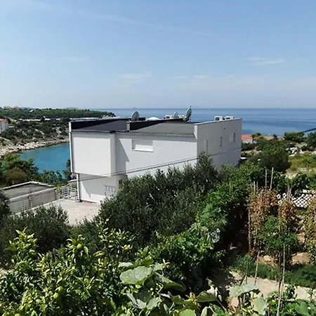 In Near The Sea Апартаменты Dolac