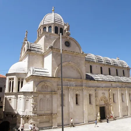 In Near The Sea * Dolac