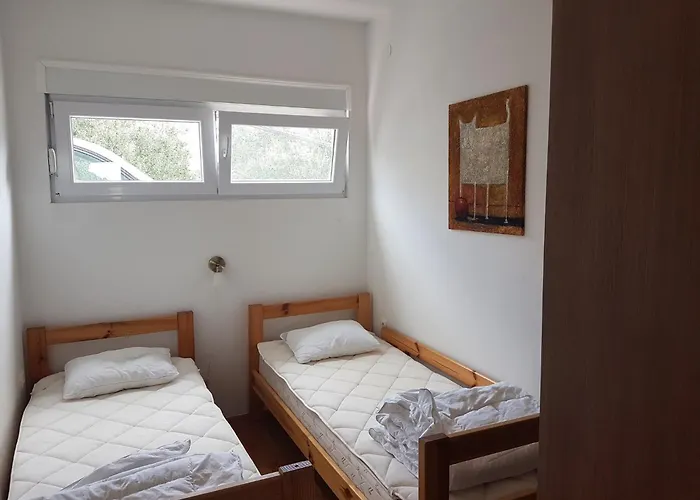 In Near The Sea * Dolac